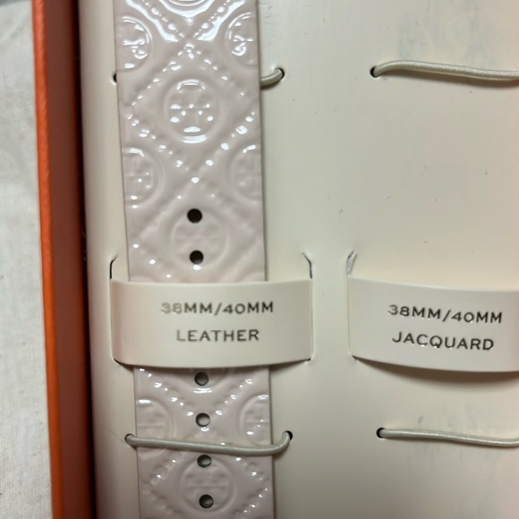 NWT| Tory Burch | fits Apple 38/40MM | t monogram embossed patent leather band - Picture 5 of 8